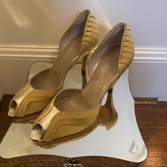 Coye Nokes Gold D’orsay Pumps two sizes - Picture 5 of 10